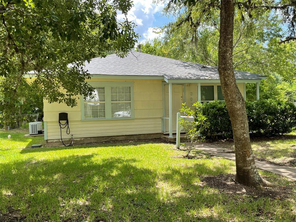 Primary Photo - 302 Acacia St