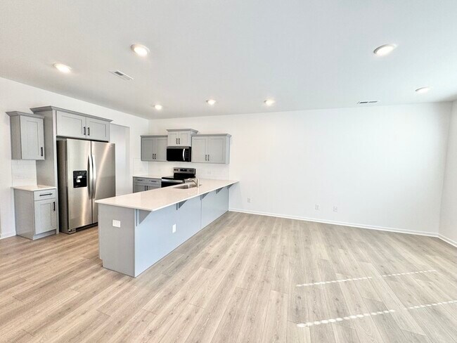 Foto del edificio - BRAND NEW 3bd/2.5 BATH HOME- Kensington Co...