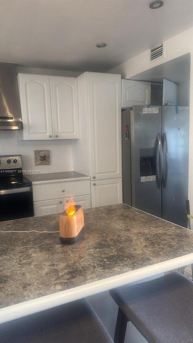 Foto del edificio - 8897 Fontainebleau Blvd