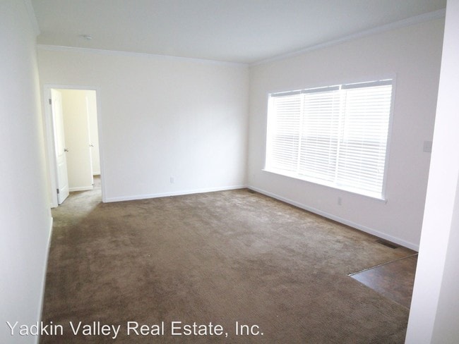 Building Photo - 463 Surry Gadsberry Rd