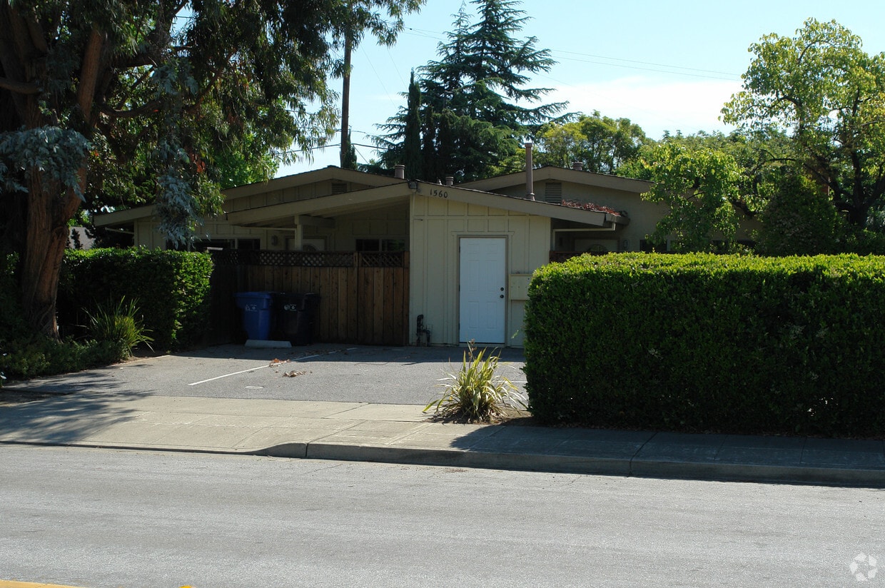 Primary Photo - 1560 Albatross Dr