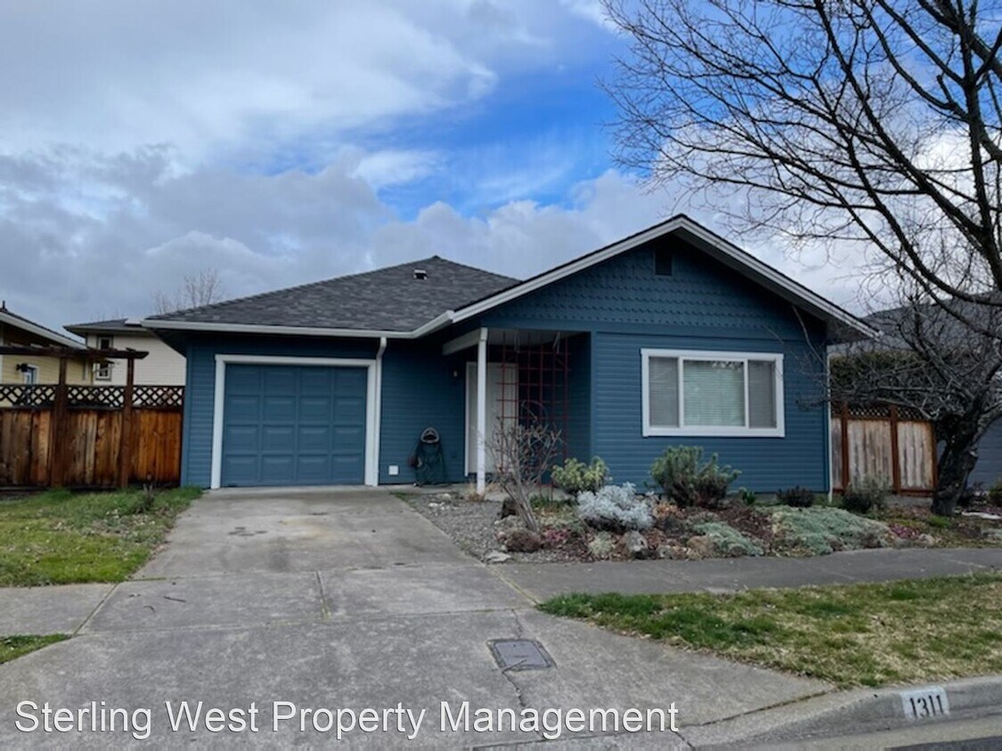 3 br, 2 bath House 1311 Evan Lane House Rental in Ashland, OR