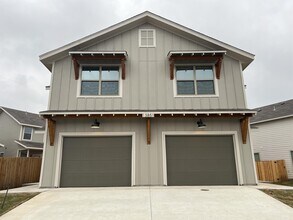 Building Photo - 13851 Enzo Gate