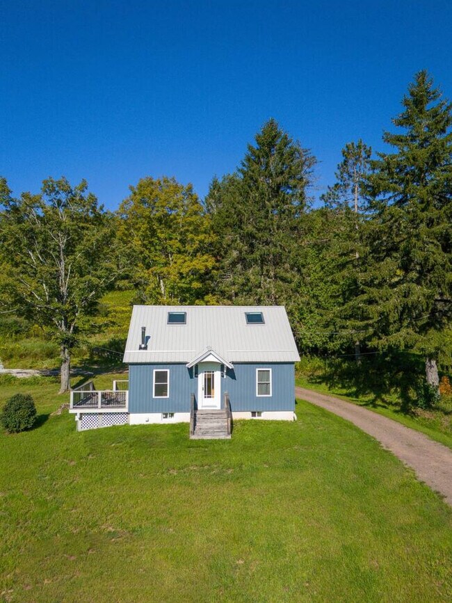 Foto del edificio - 2697 Chambers Hollow Rd