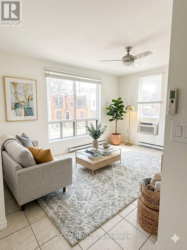 Photo du bâtiment - 968 Bathurst St