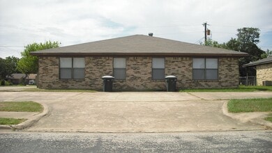 Building Photo - 701 San Benito Dr