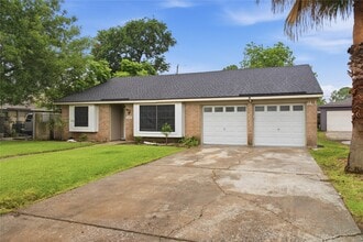 Building Photo - 11711 Roos Rd