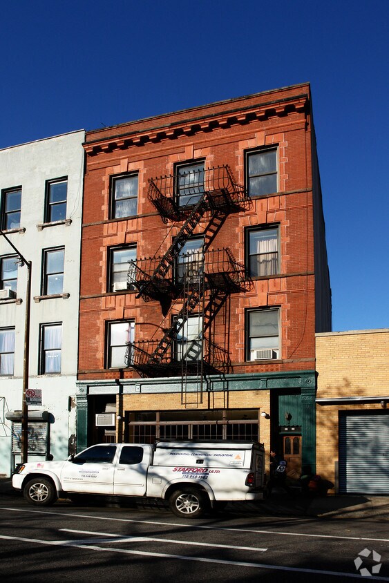 Primary Photo - 38 Henry St