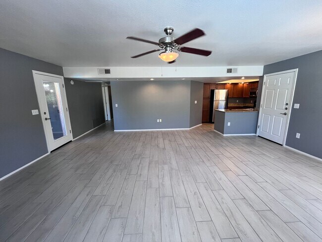 Foto del edificio - NE-3 bd/ 2bd Condo in gated community!