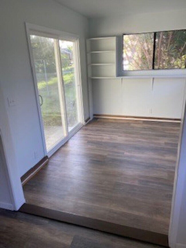 Foto del edificio - 5 bedrooms 3 bath home in cool Kaumana!