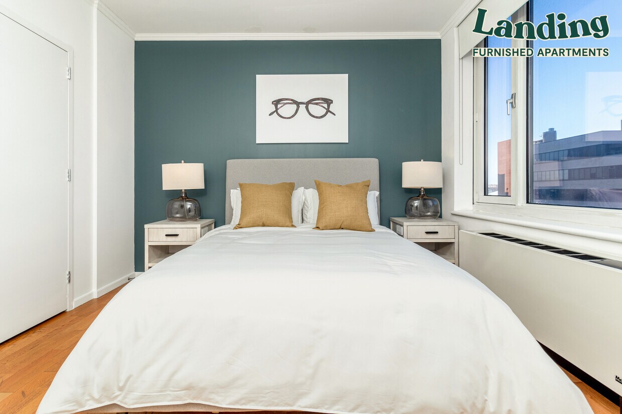 Foto principal - 655 Eden Park Dr