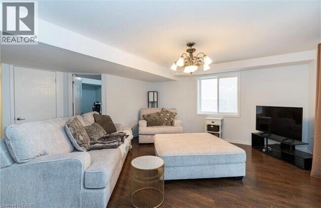 Photo du bâtiment - 1176 Birchwood Dr