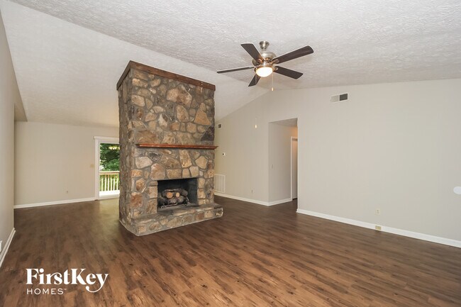 Foto del edificio - 1049 Rolling Green Dr