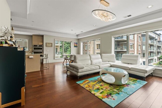 Building Photo - 150 Henley Pl