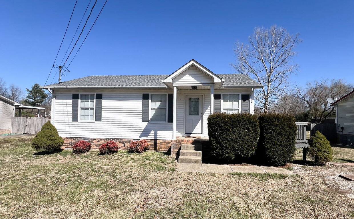 Primary Photo - 3 Bedroom 1 Bathroom home with fenced in b...