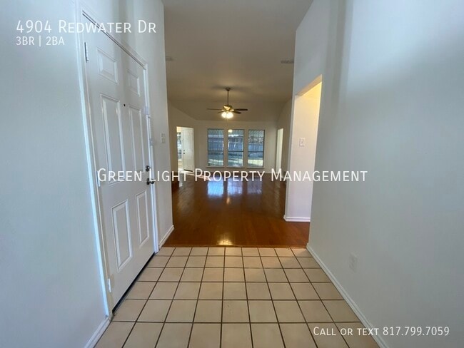 Foto del edificio - 4904 Redwater Dr