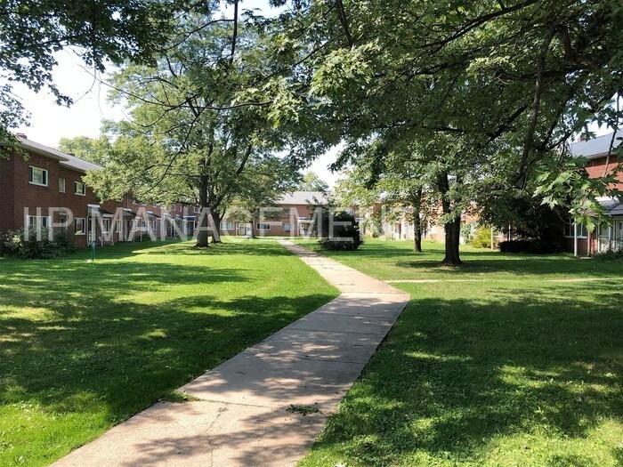 Building Photo - Miles Landing 3BD/1.5 BA Townhouse