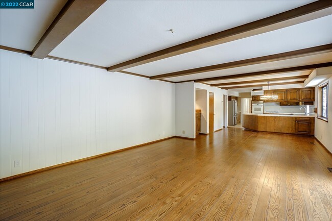 Building Photo - 3938 Los Arabis Dr