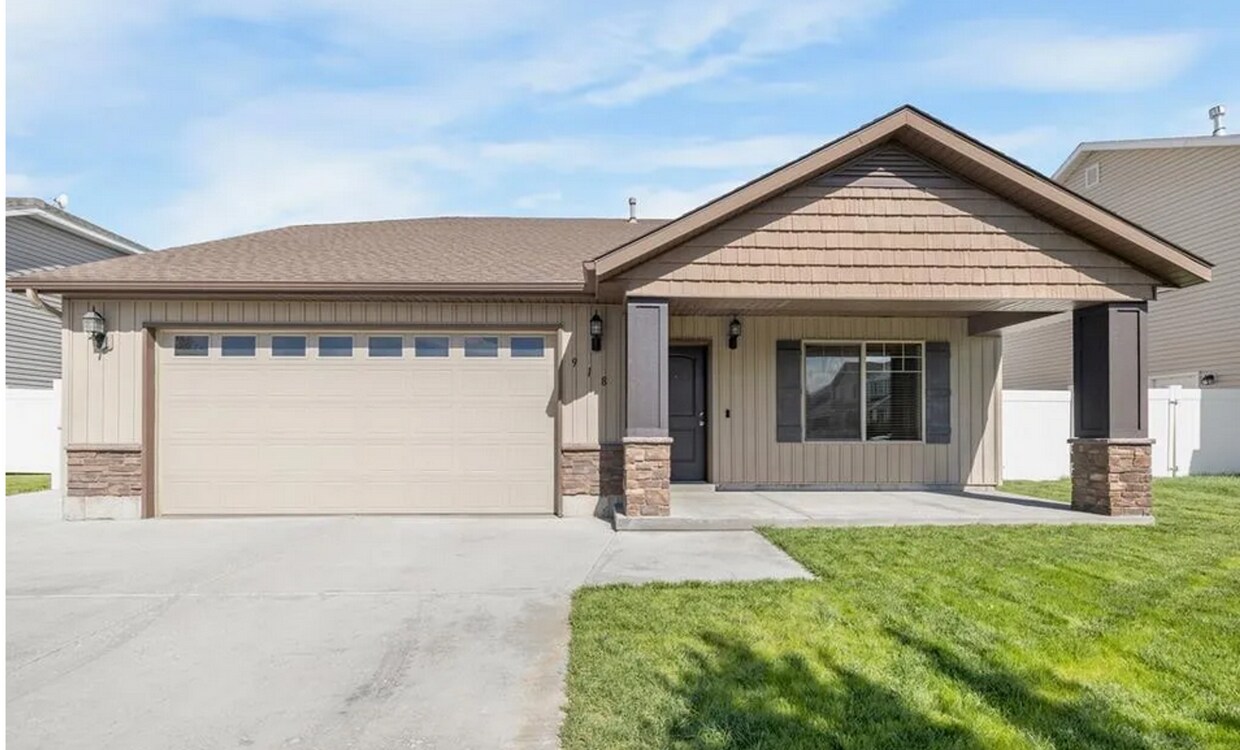 Foto principal - *$200 OFF FIRST MONTH RENT! | BEAUTIFUL 3 bed, 2 bath home in the desirable Summerfield Subdivision