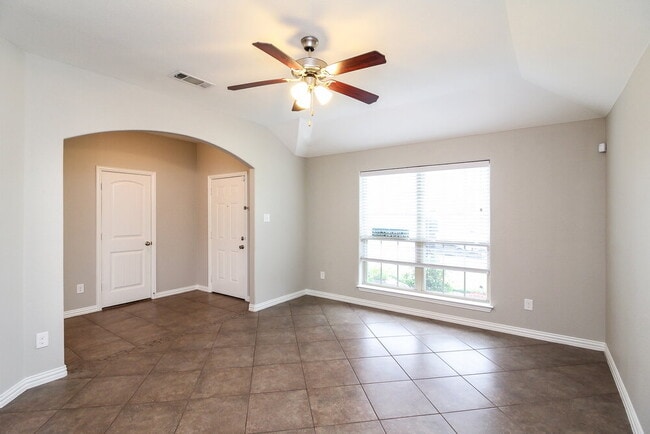 Building Photo - 1505 Sunburst Dr