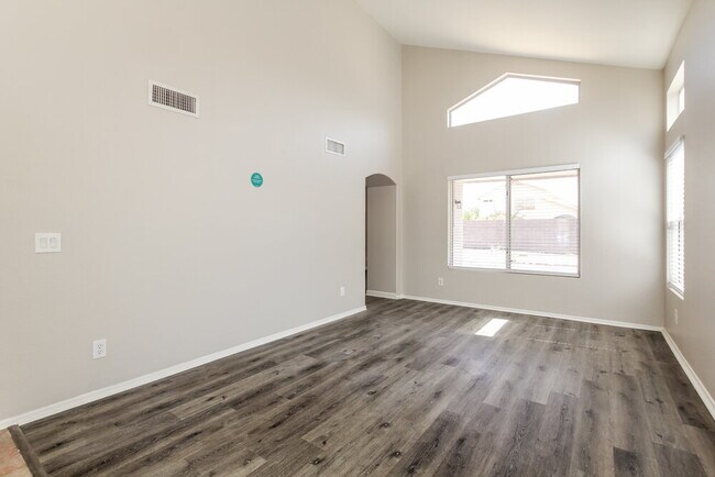 Building Photo - 4039 W Salter Dr