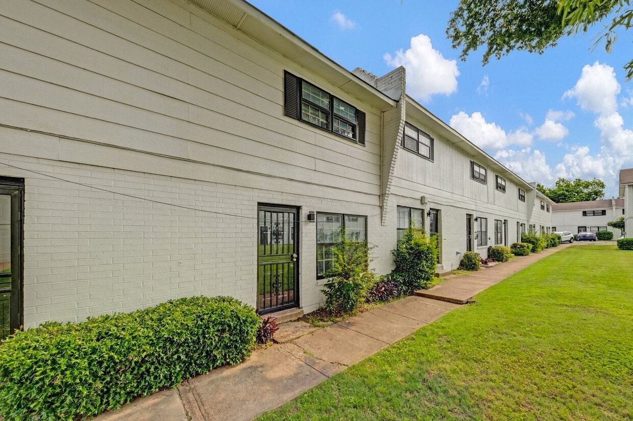 Photo - 674 Hobbs Drive-