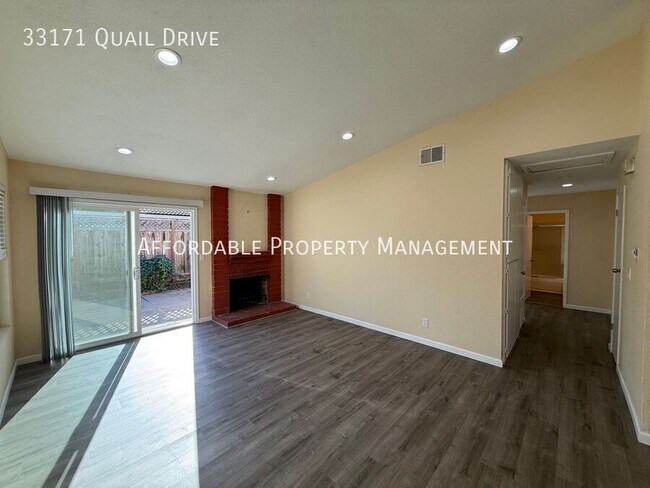 Foto del edificio - 33171 Quail Dr