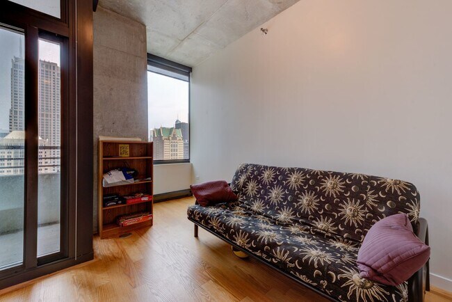 Foto del edificio - 235 W Van Buren St