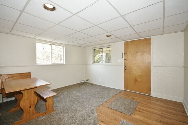 Foto del edificio - 741-743-743 Bower Hill Rd