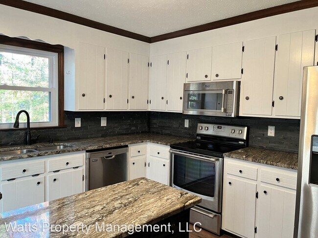 Building Photo - 5 br, 2.5 bath House - 119 Constituition Way