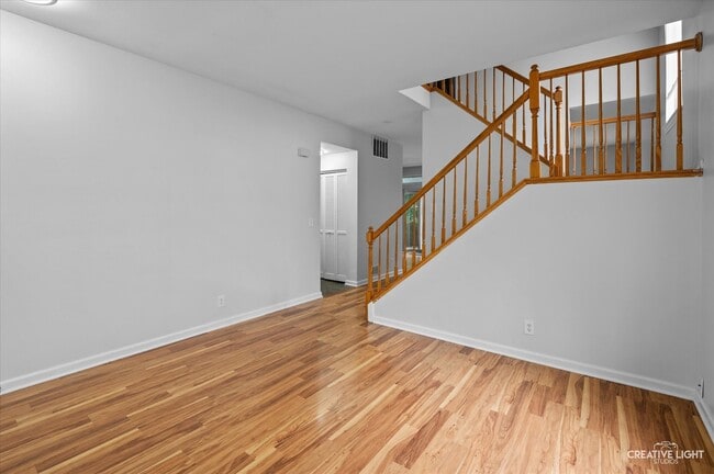 Building Photo - 14008 S Oakdale Cir