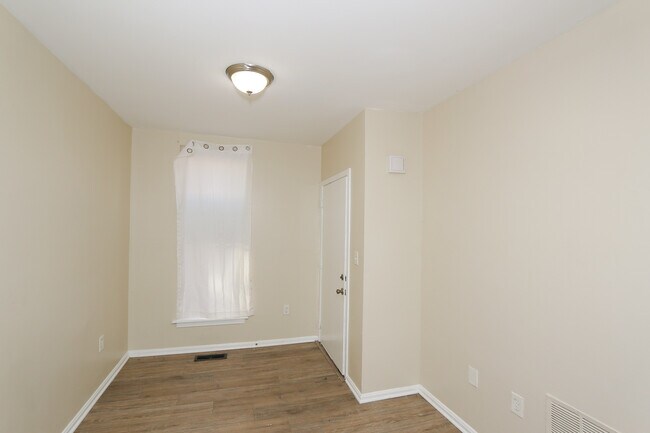 Building Photo - 925 Bennett Pl