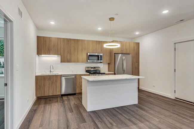 Building Photo - 6122 S University Ave