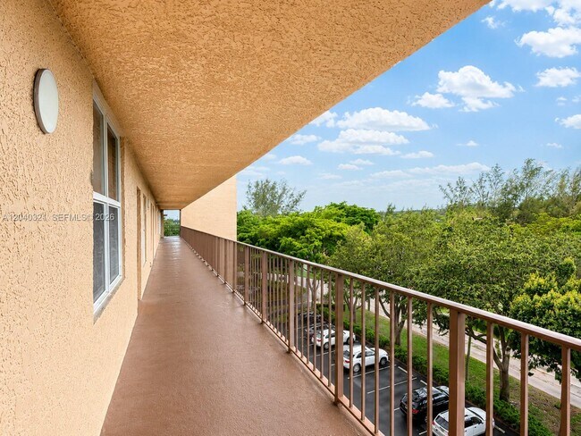 Building Photo - 4550 NW 18th Ave