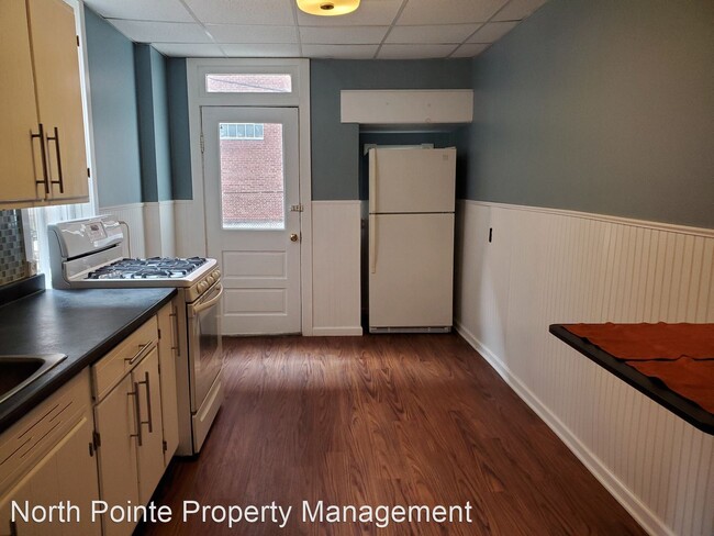 Building Photo - 4 br, 1 bath House - 220 W. Liberty St.