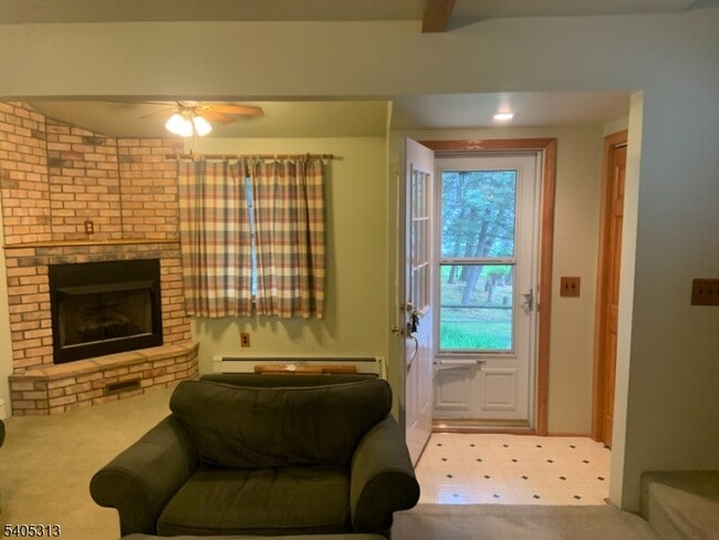 Building Photo - 169 Misty Ln