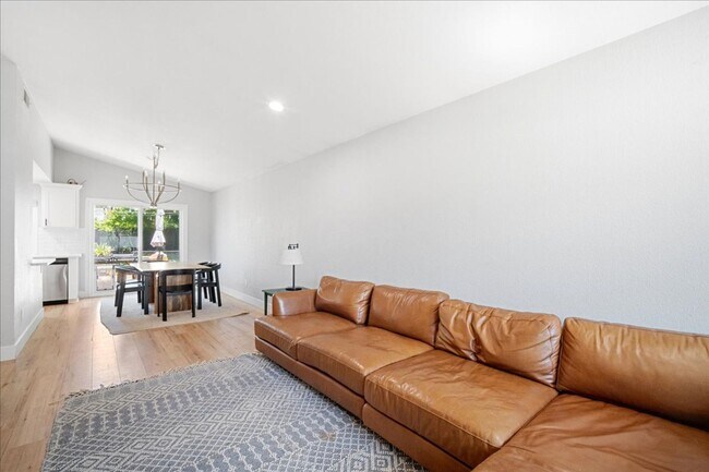 Building Photo - 103 Petrilli Cir