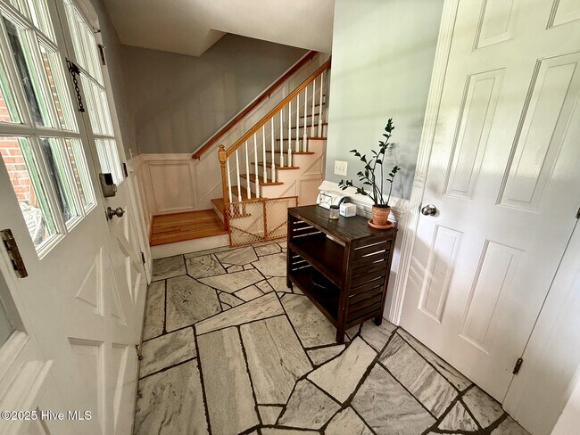 Foto del edificio - 217 Devonshire Ln