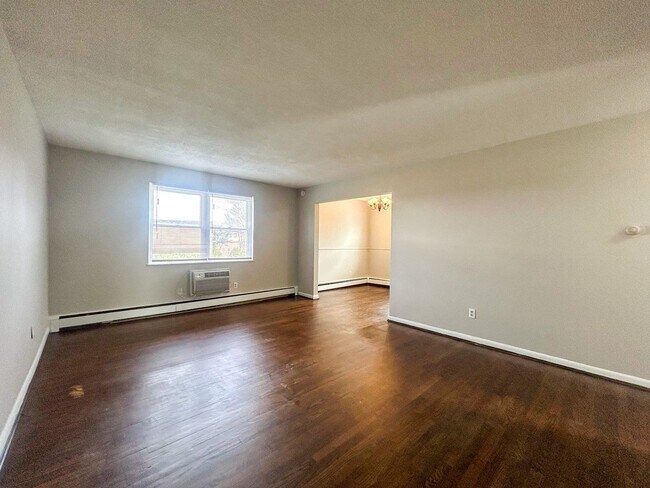 Foto del edificio - 5845 Shadymist Ln