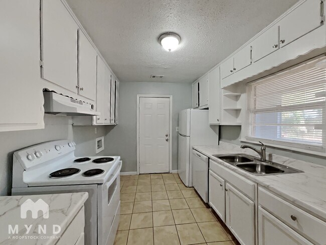 Foto del edificio - 1768 Santa Cruz Dr