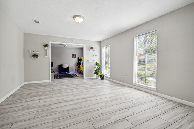 Building Photo - 723 Langwood Dr