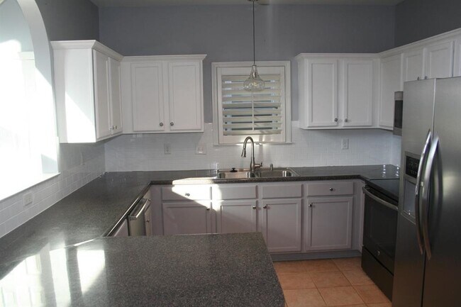 Foto del edificio - 1124 Island Pl E