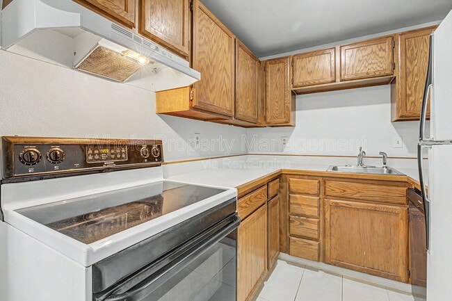 Building Photo - 1504 S Ouray Cir