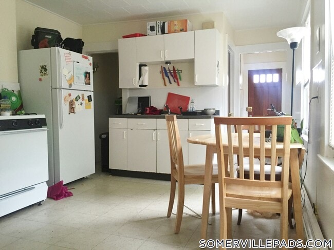 Building Photo - 28R Cherry St