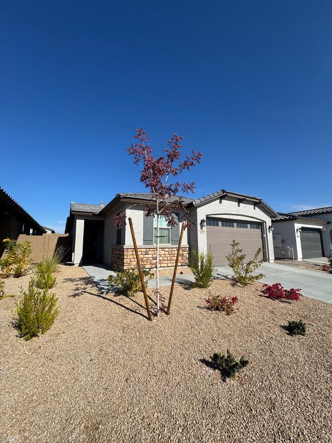 Building Photo - LIKE NEW HOME IN PHOENIX