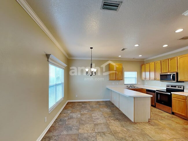Building Photo - 1520 Presidio Dr