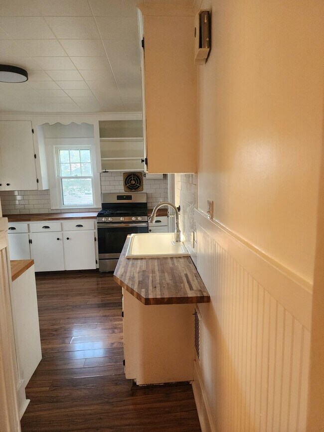 Foto del edificio - STUNNING 3 BEDROOM SINGLE FAMILY