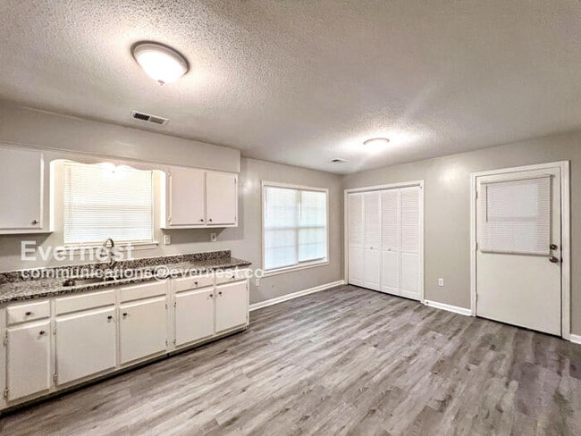 Building Photo - 4581 Fontaine Pl
