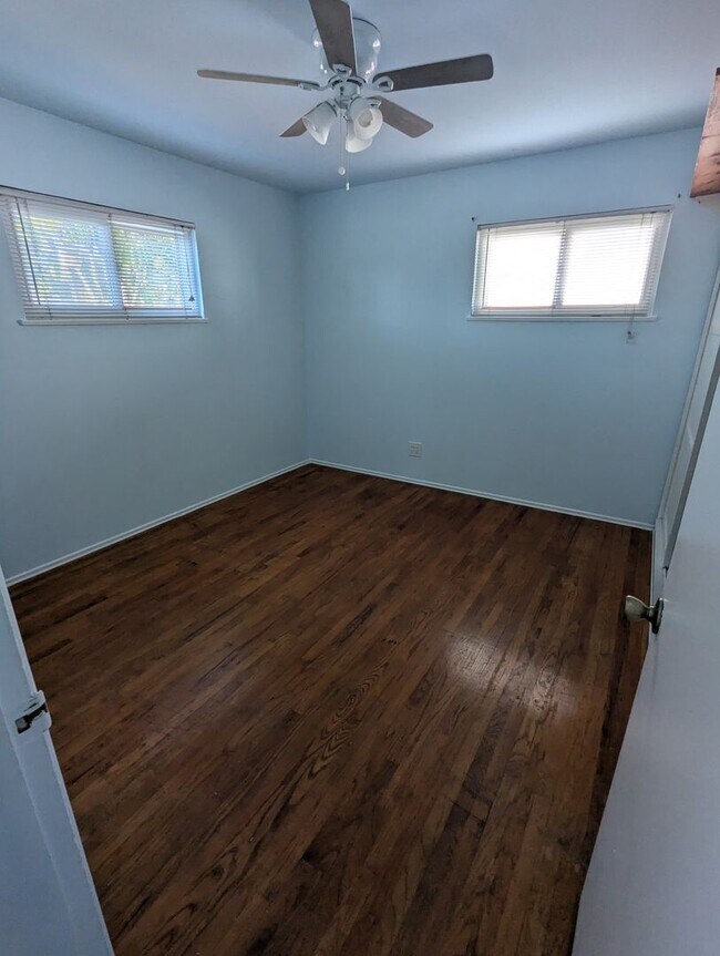 Building Photo - Charming 2bd 1 bath duplex