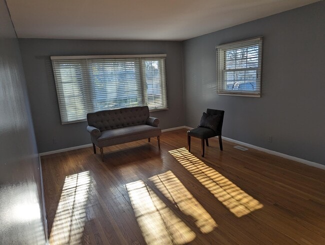Building Photo - 71 Glenview Dr